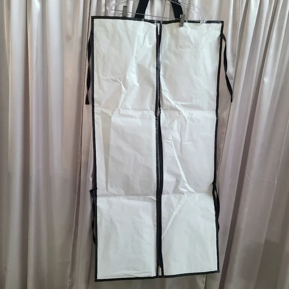 Alice + Olivia Travel Garment Bag - Picture 3 of 3
